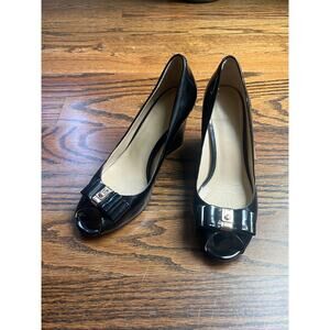 Coach Emma black patent leather peep-toe wedge heels Sz. 7 bow logo